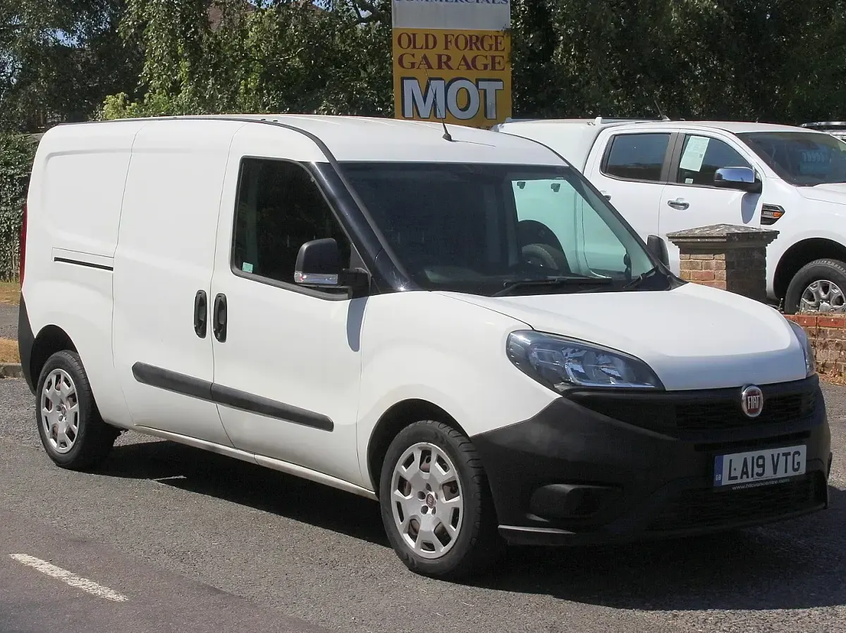 Used Fiat Doblò 95 HP (69 kW) 2019 White MPV