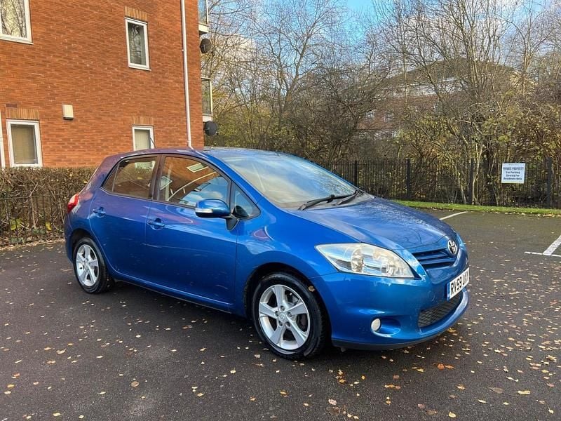 Blue Used 2010 Toyota Auris Hatchback | £2,795 (Fair price) - Image 1/4