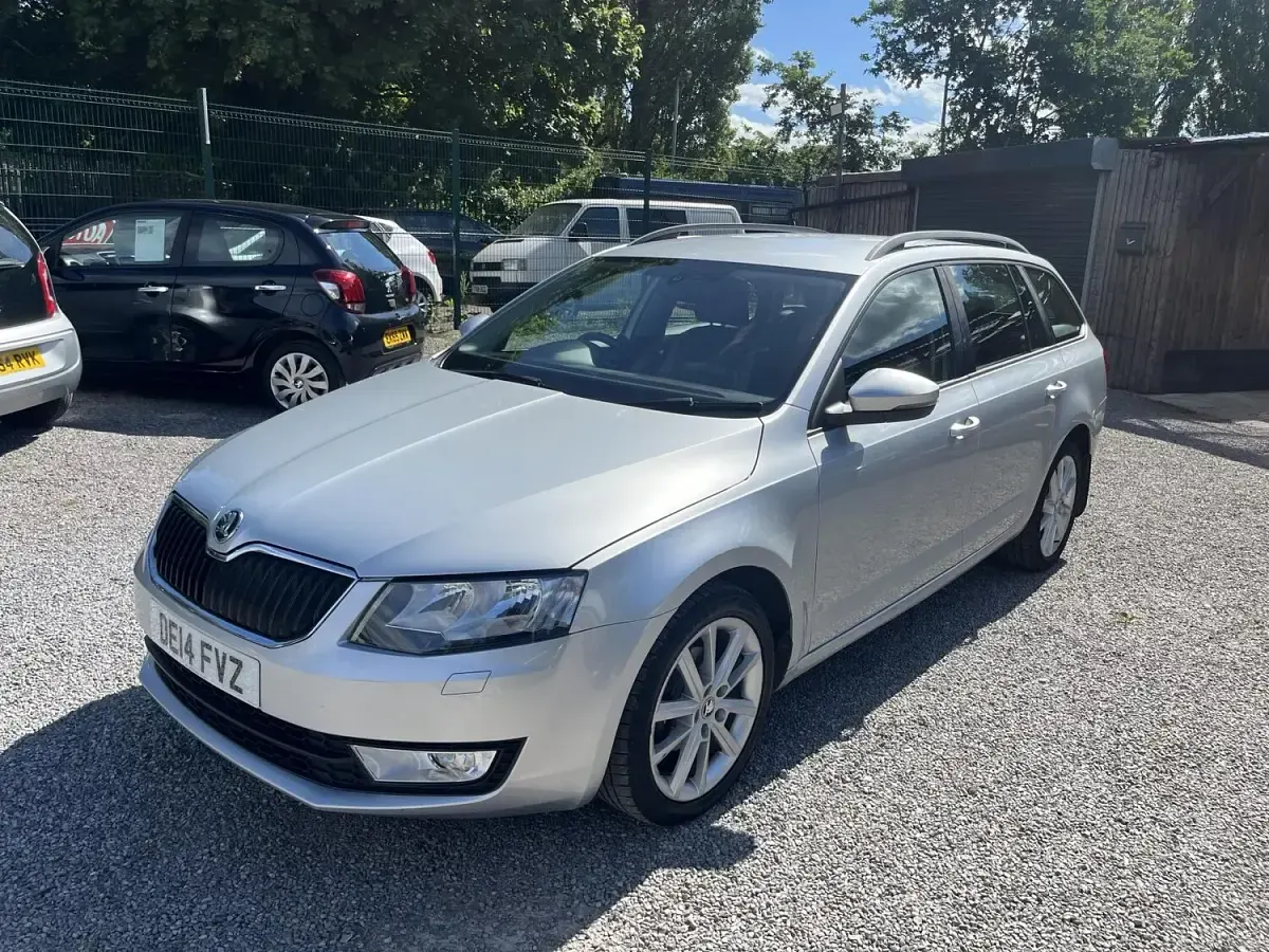 Used Skoda Octavia Elegance 105 HP (77 kW) 2014 Silver Estate