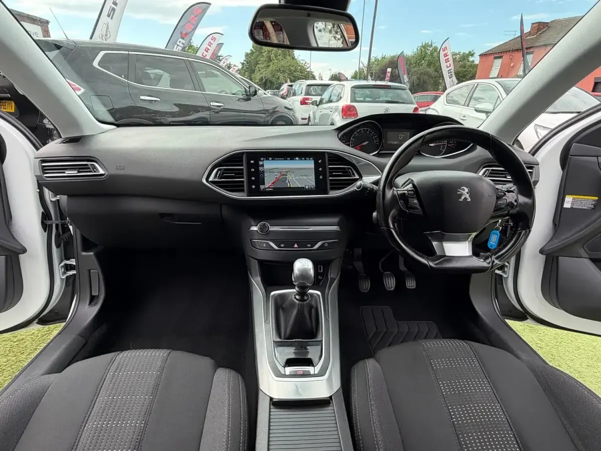 Used Peugeot 308 SW Allure 115 HP (84 kW) 2015 White Estate