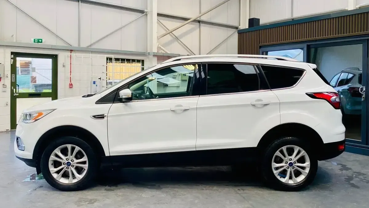 Used Ford Kuga Titanium 120 HP (88 kW) 2017 White SUV