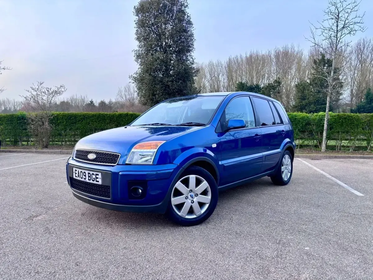 Used Ford Fusion 80 HP (58 kW) 2009 Blue Hatchback