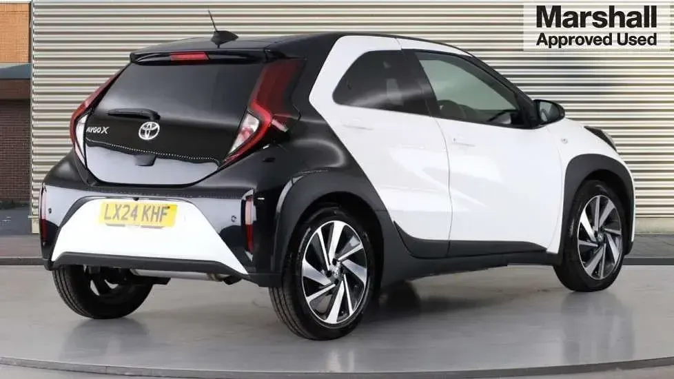 Used Toyota Aygo X 72 HP (52 kW) 2024 White SUV
