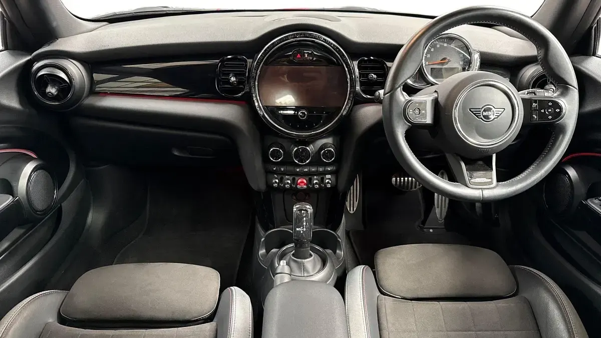 Used Mini Cooper Hatch 134 HP (98 kW) 2022 Red Hatchback