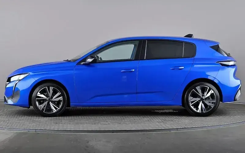 Begagnad Peugeot 308 Allure 131 HK (96 kW) 2024 Halvkombi