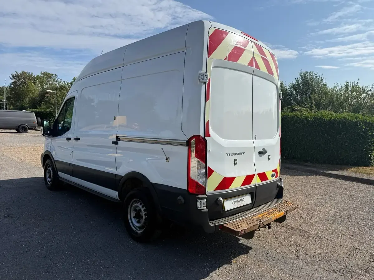 Used Ford Transit 130 HP (95 kW) 2018 White Van