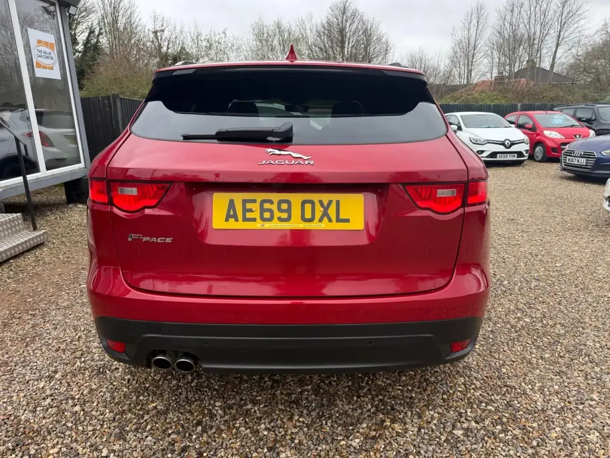 Second-hand Jaguar F-Pace R-Sport 180 CP (132 kW) 2019 Roșu SUV