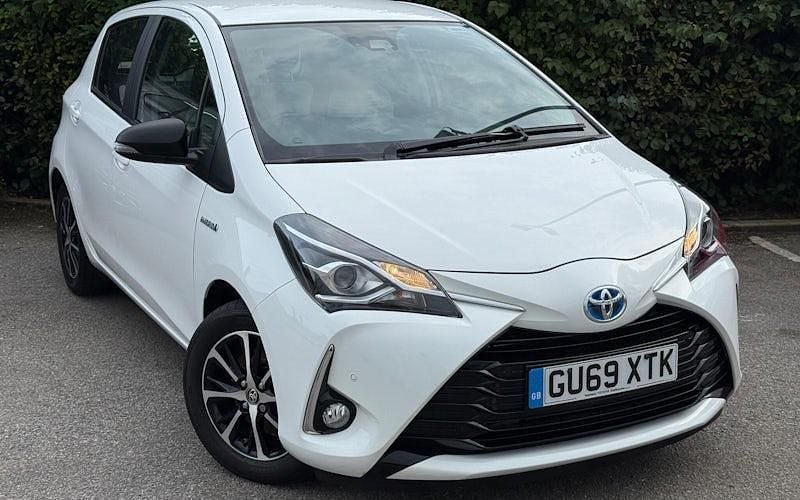 White Used 2019 Toyota Yaris Hybrid Hatchback | £14,299 (Fair price) - Image 1/4