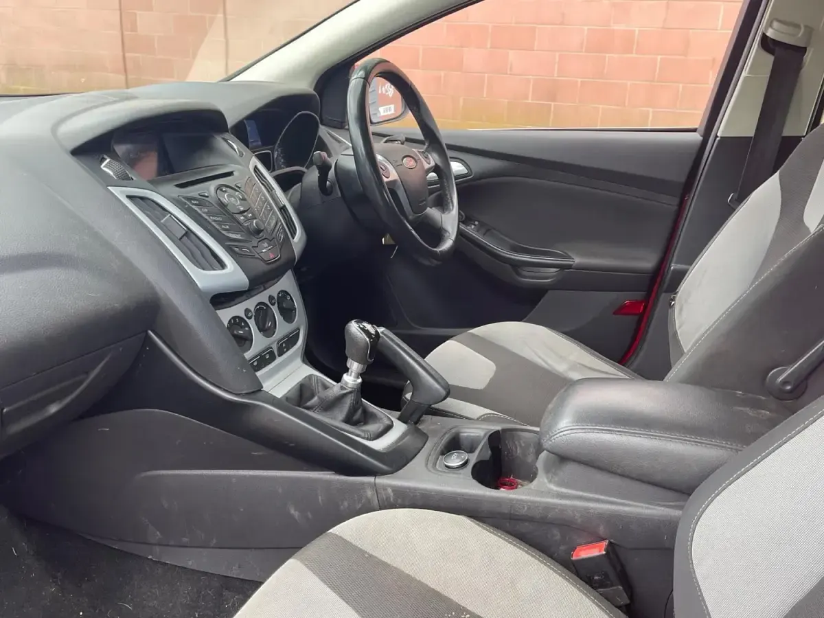 Używany Ford Focus Zetec 2014 Czerwony Hatchback