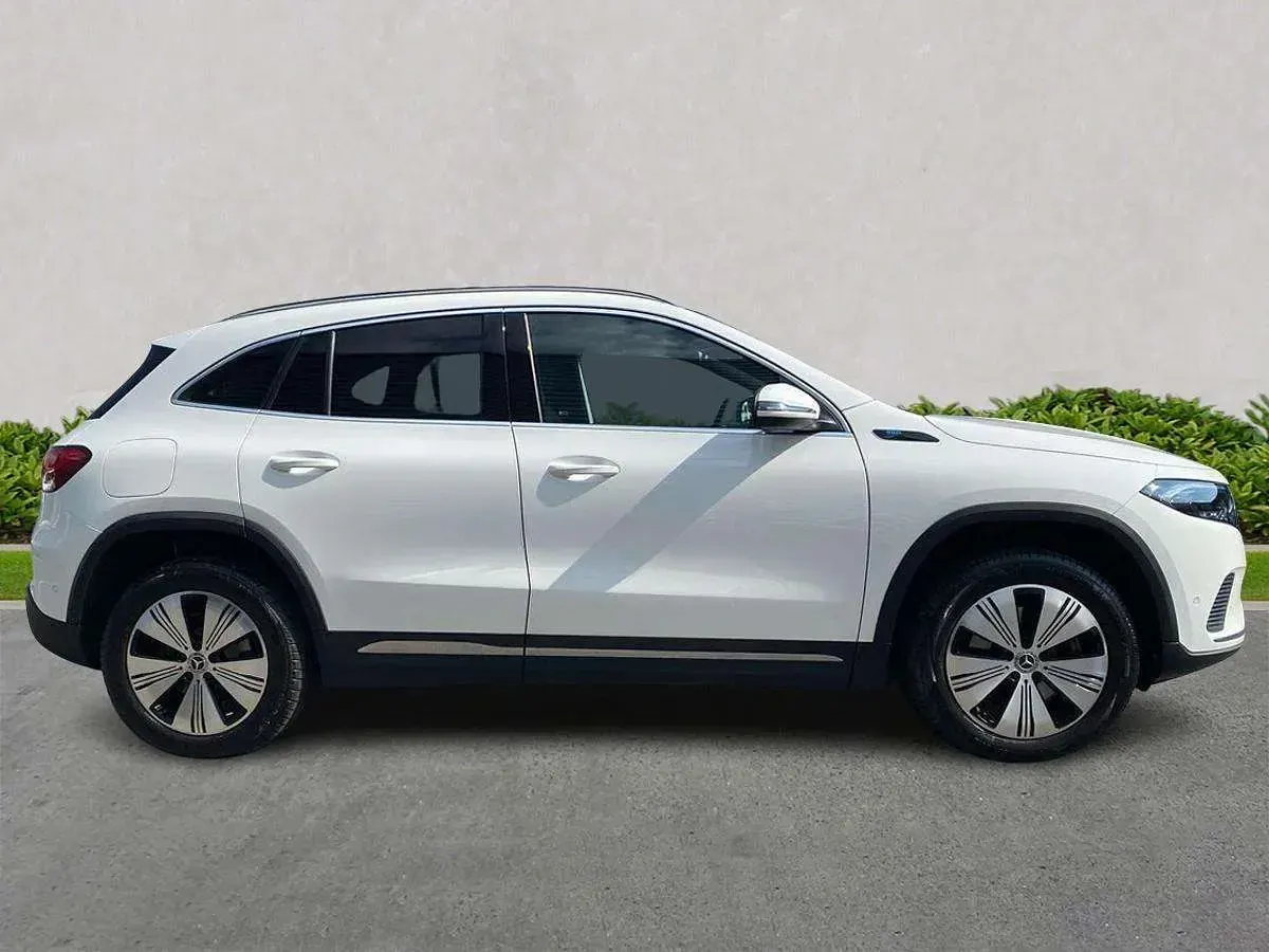 Used Mercedes EQA250 139 kW (190 HP) 2021 White SUV