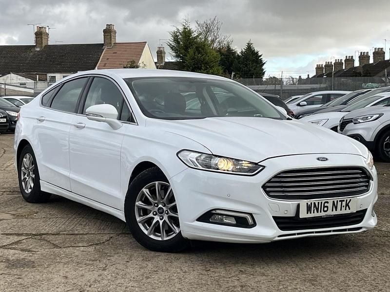 White Used 2016 Ford Mondeo Zetec Hatchback | £4,988 (Good price) - Image 1/4