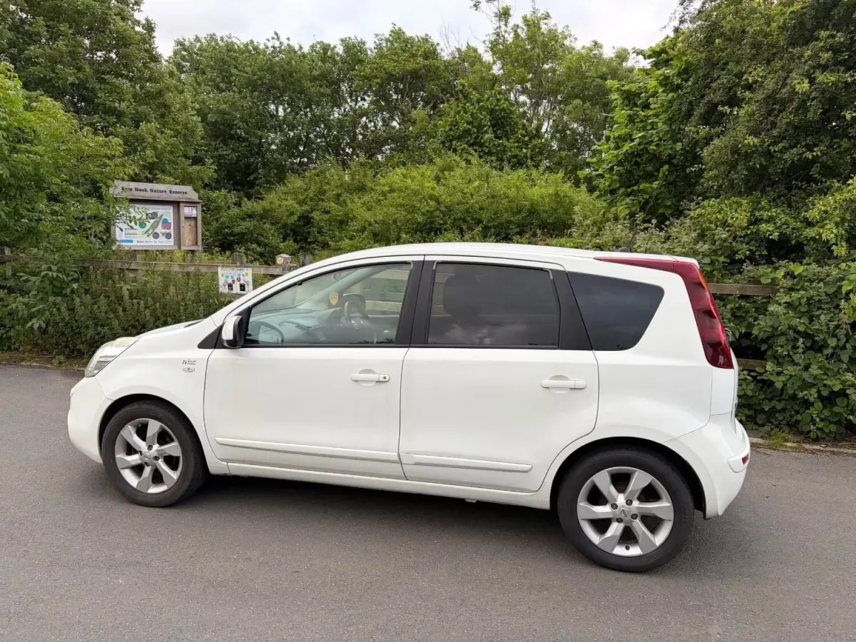 Used Nissan Note N-TEC 88 HP (64 kW) 2009 White Hatchback