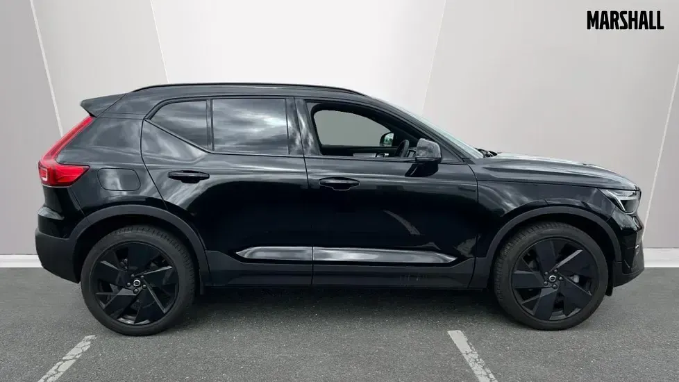 Usado Volvo XC40 Plus 197 HP (144 kW) 2025 Preto SUV