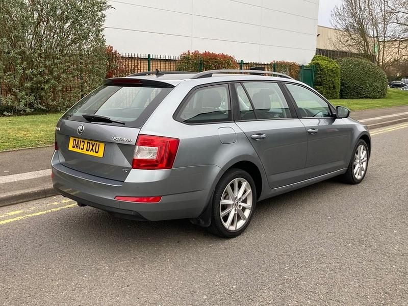 Begagnad Skoda Octavia Elegance 105 HK (77 kW) 2013 Grå Kombi