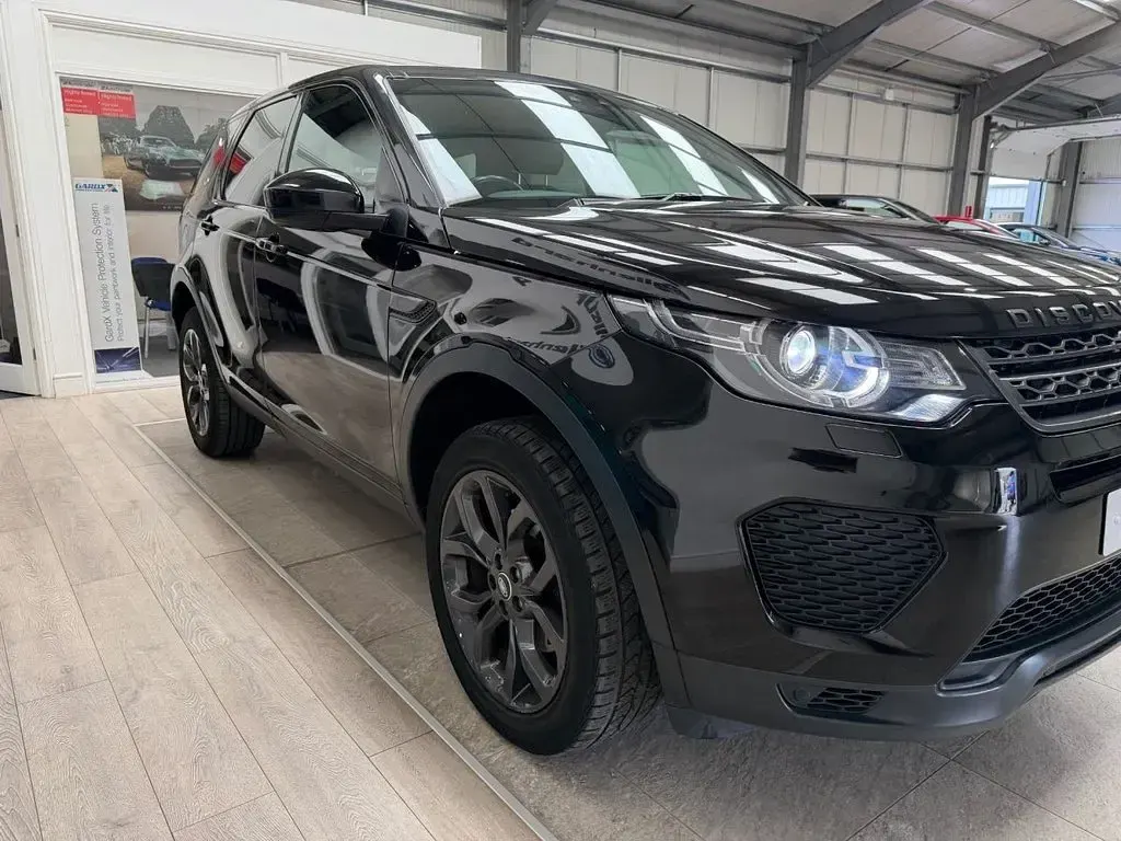 Used Land Rover Discovery 5 Landmark 180 HP (132 kW) 2019 Black SUV