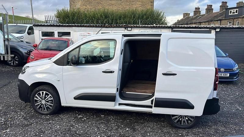 Used Citroën Berlingo 100 HP (73 kW) 2023 White MPV