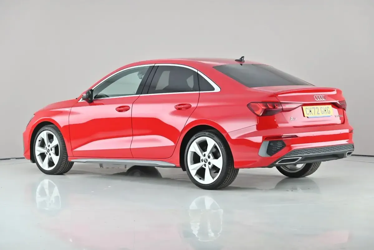 Używany Audi A3 S-Line 2022 Czerwony Sedan/Limuzyna