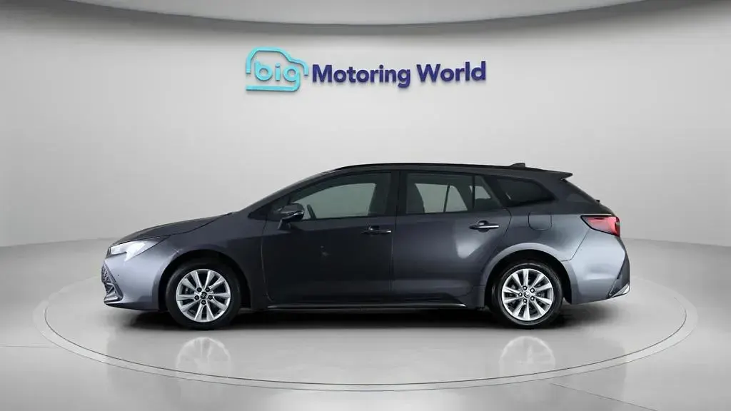 Used Toyota Corolla 140 HP (102 kW) 2024 Grey Estate