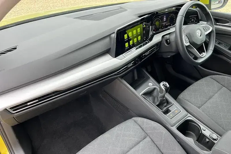 Used VW Golf VIII Life 150 HP (110 kW) 2022 Yellow Hatchback