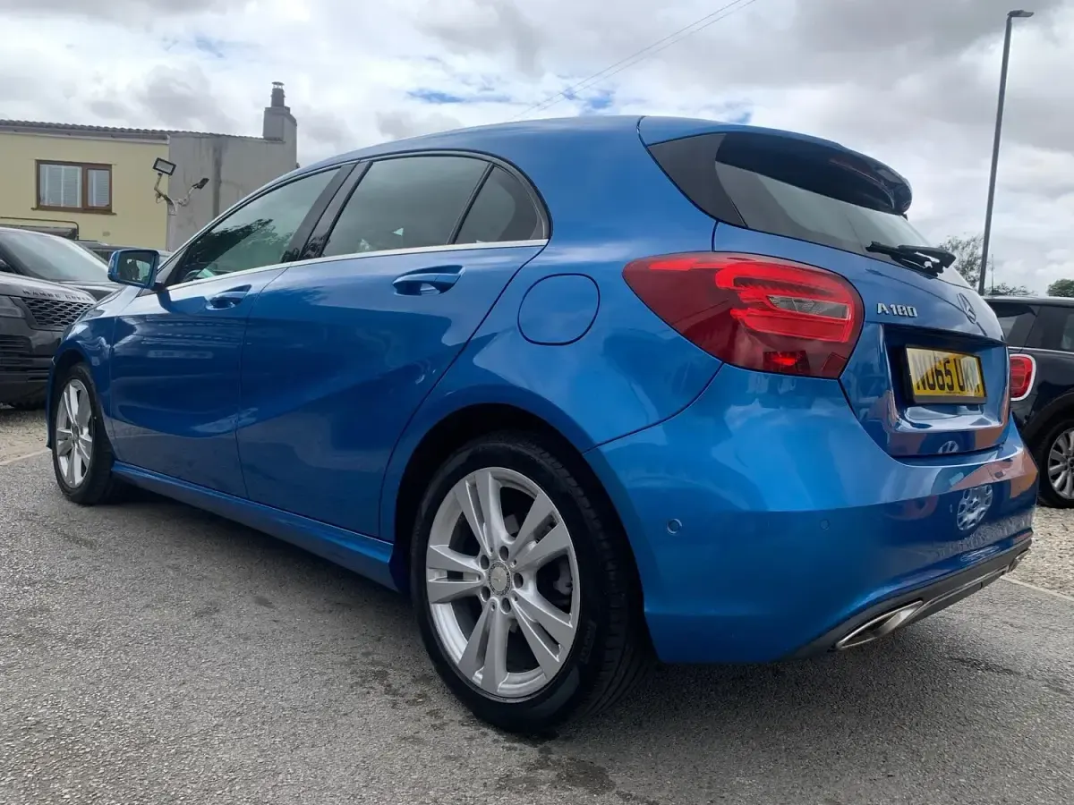 Used Mercedes A180 Executive 122 HP (89 kW) 2015 Blue Hatchback