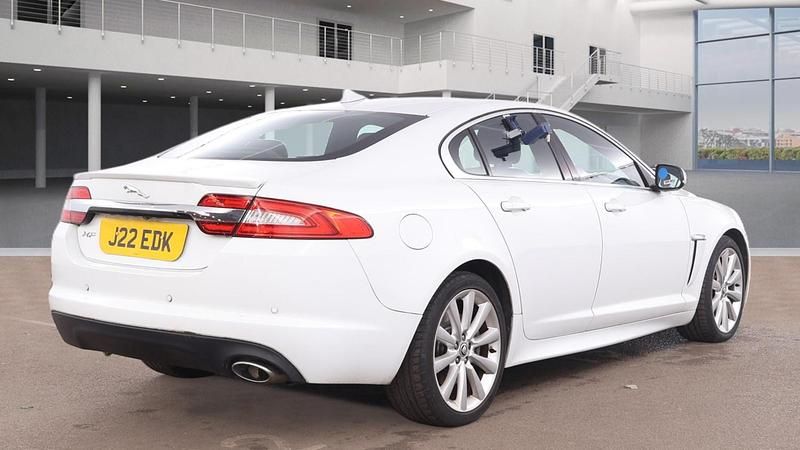Used Jaguar XF S 200 HP (147 kW) 2013 White Sedan