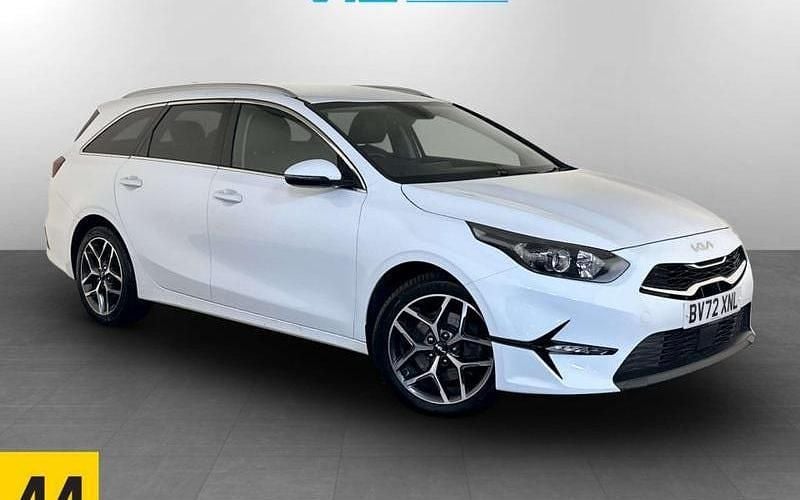White Used 2021 Kia Ceed Sportswagon Estate | £12,495 (Fair price) - Image 1/2