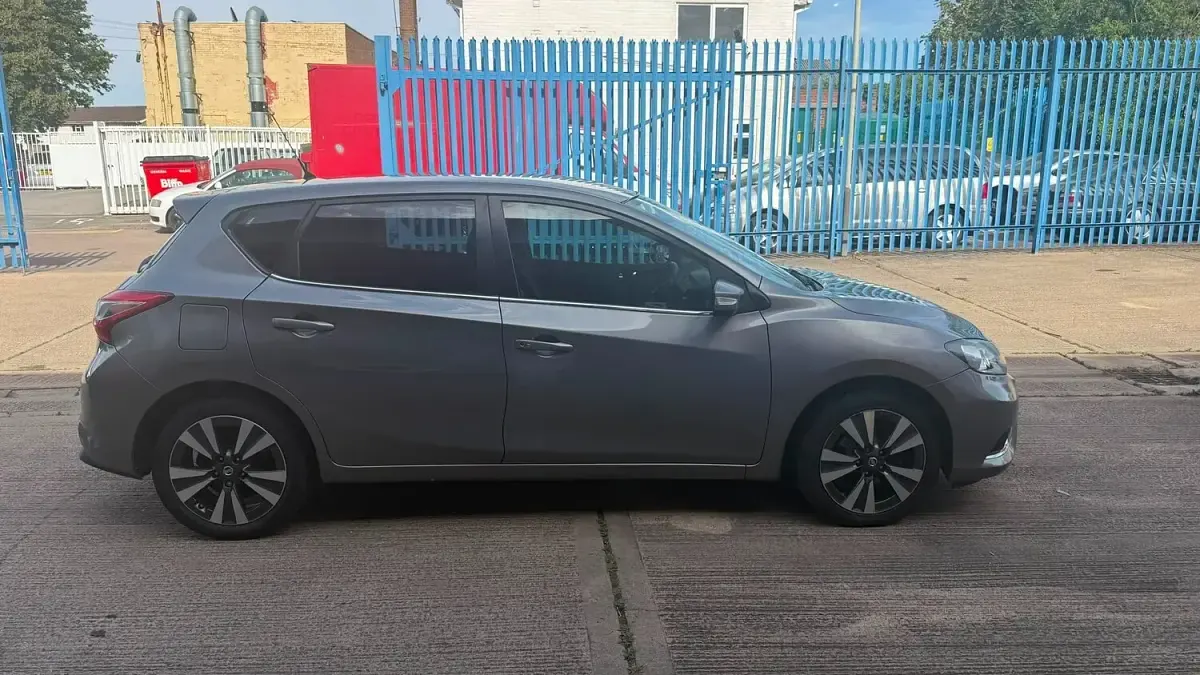 Used Nissan Pulsar N-Connecta 115 HP (84 kW) 2017 Grey Hatchback