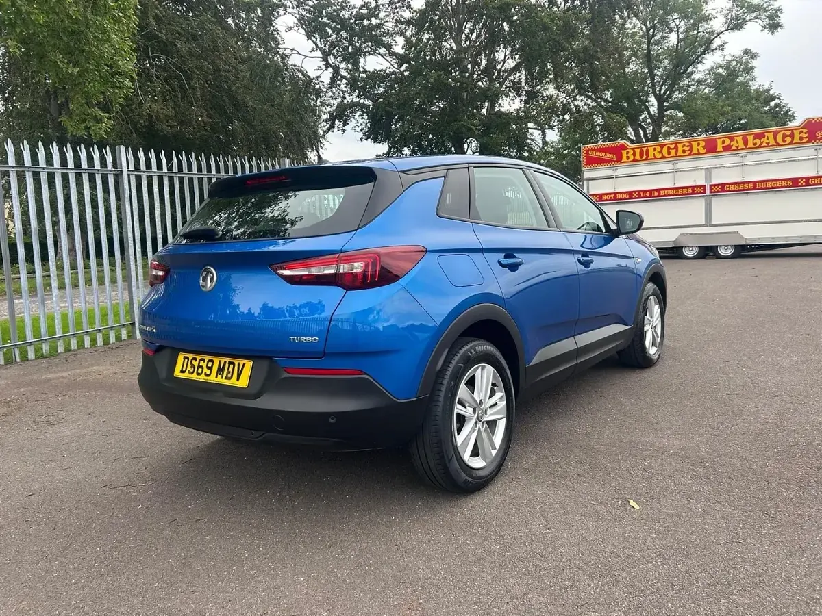 Used Vauxhall Grandland X S 130 HP (95 kW) 2019 Blue SUV