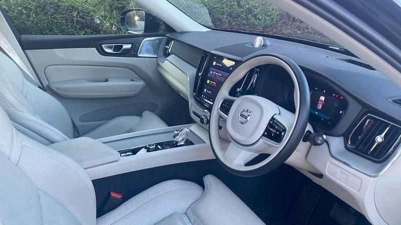 Usado Volvo XC60 Ultra 247 HP (181 kW) 2025 Preto SUV