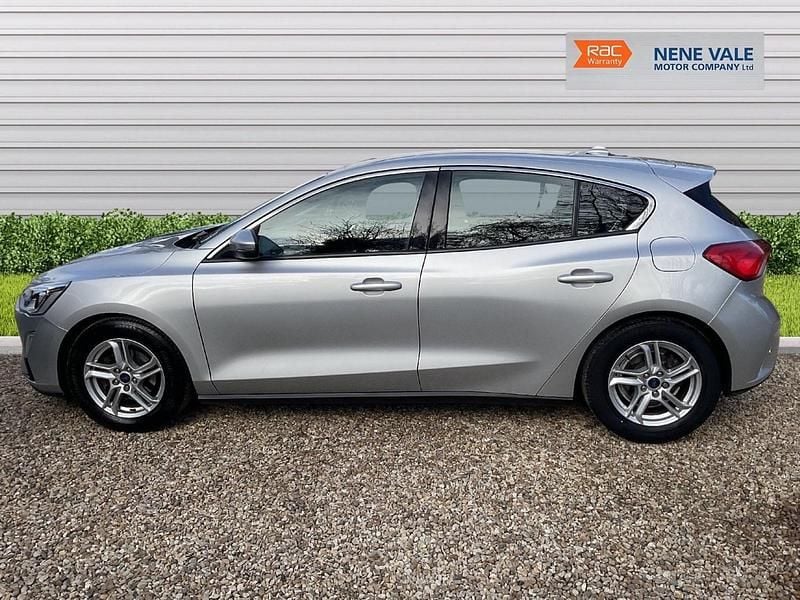 Used Ford Focus Zetec 100 HP (73 kW) 2019 Silver Hatchback
