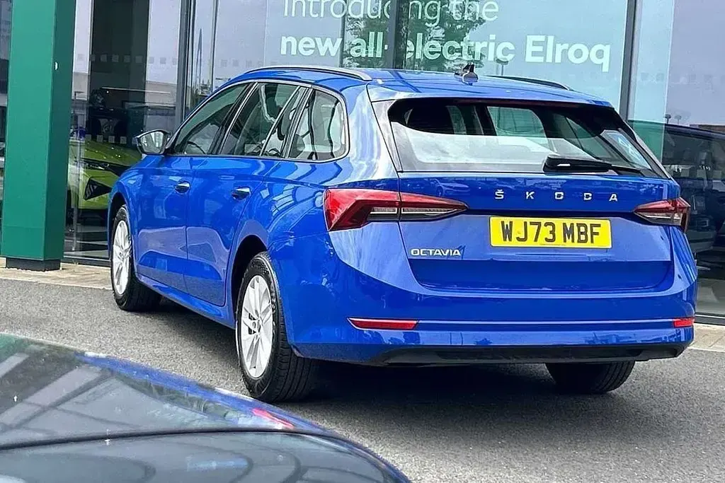 Begagnad Skoda Octavia SE 110 HK (80 kW) 2023 Blå Kombi