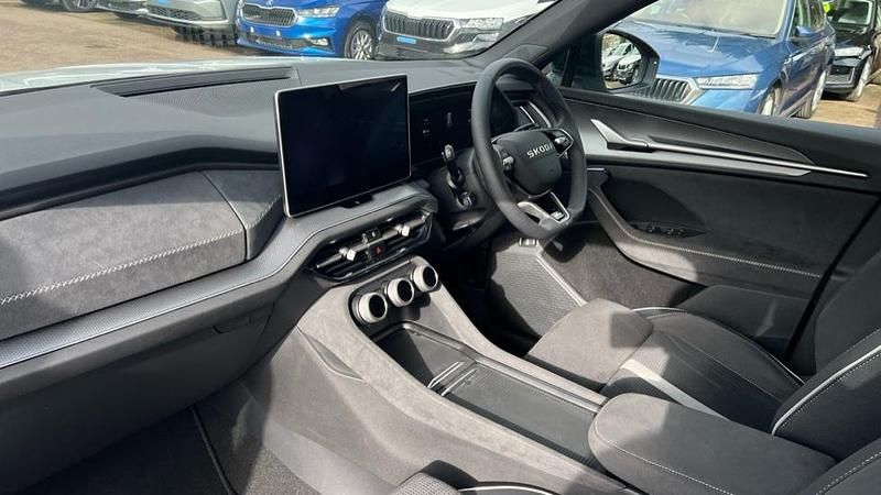 Used Skoda Kodiaq SportLine 150 HP (110 kW) 2025 Moon white metallic SUV