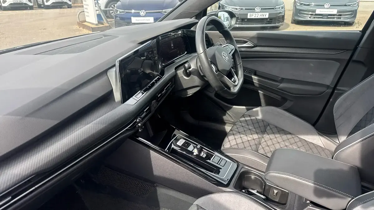 Used VW Golf VIII R-line 150 HP (110 kW) 2024 Black Estate