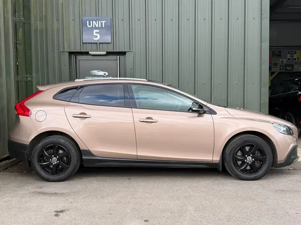 Used Volvo V40 SE 150 HP (110 kW) 2013 Bronze Hatchback