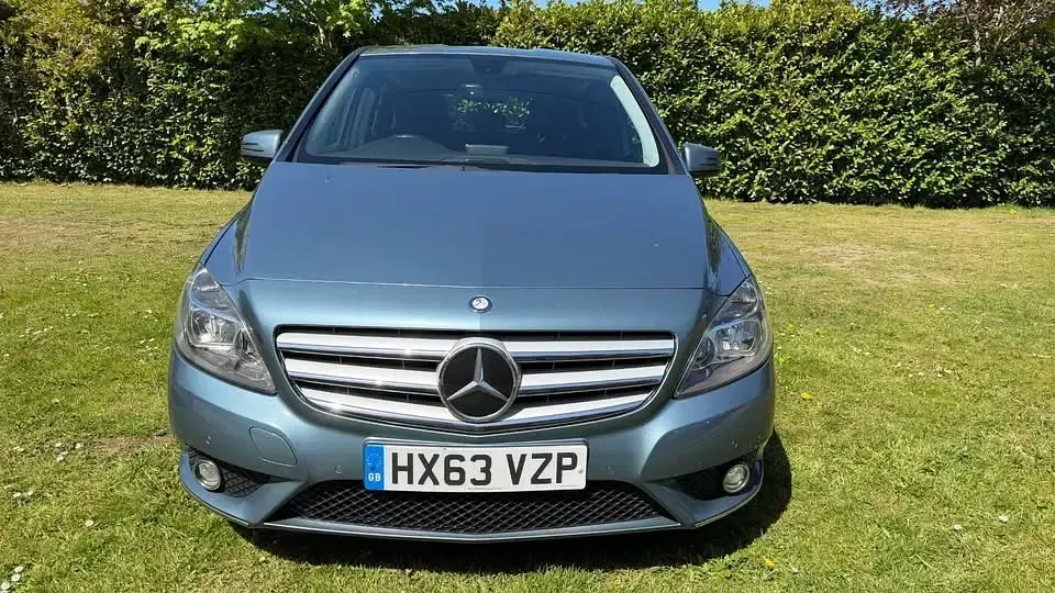 Used Mercedes B180 SE 107 HP (78 kW) 2013 Blue Hatchback