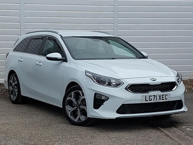 Used Kia Ceed 138 HP (101 kW) 2021 White Hatchback