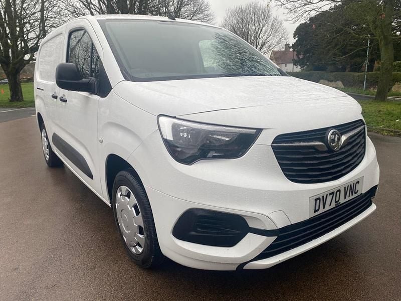 Used Vauxhall Combo Sportive 100 HP (73 kW) 2020 White MPV