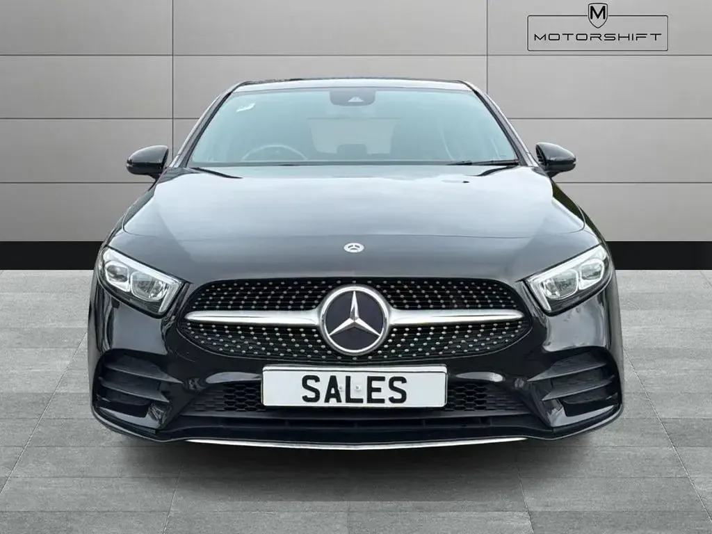 Begagnad Mercedes A180 AMG line 116 HK (85 kW) 2019 Svart Halvkombi