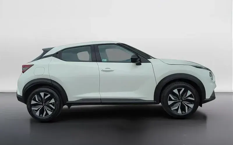 Używany Nissan Juke Acenta 114 KM (83 kW) 2023 Biały SUV