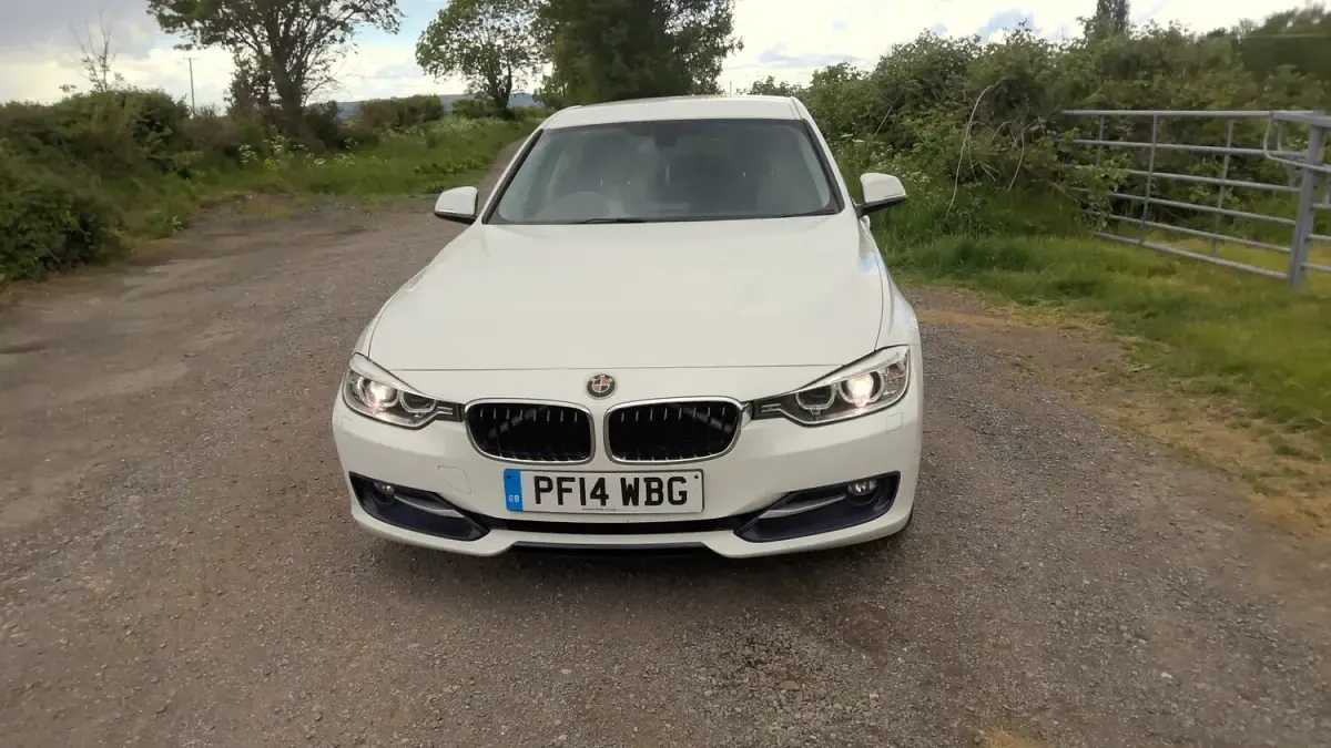 Used BMW 318 Sport Line 143 HP (105 kW) 2014 White Sedan