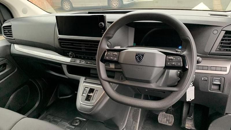 Used Peugeot e-Expert 98 kW (134 HP) 2025 White Van