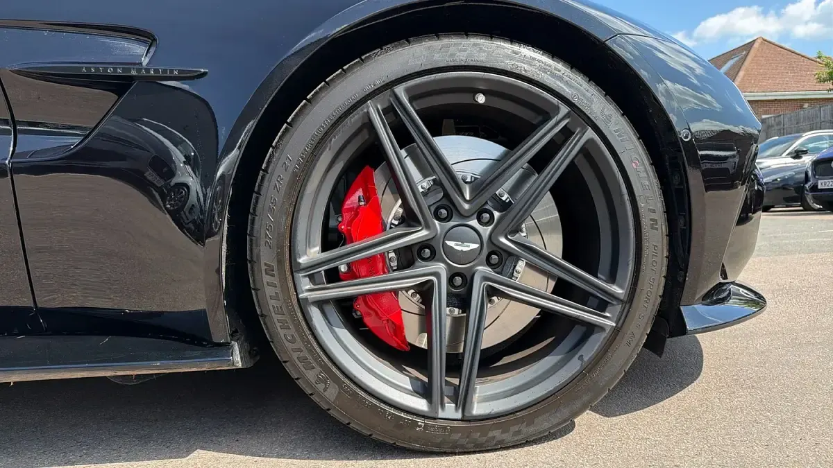 New Aston Martin V8 Vantage 665 HP (489 kW) 2025 Black Hatchback