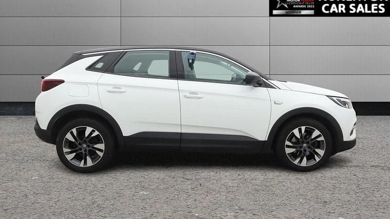 Used Vauxhall Grandland X Sport 130 HP (95 kW) 2019 White SUV