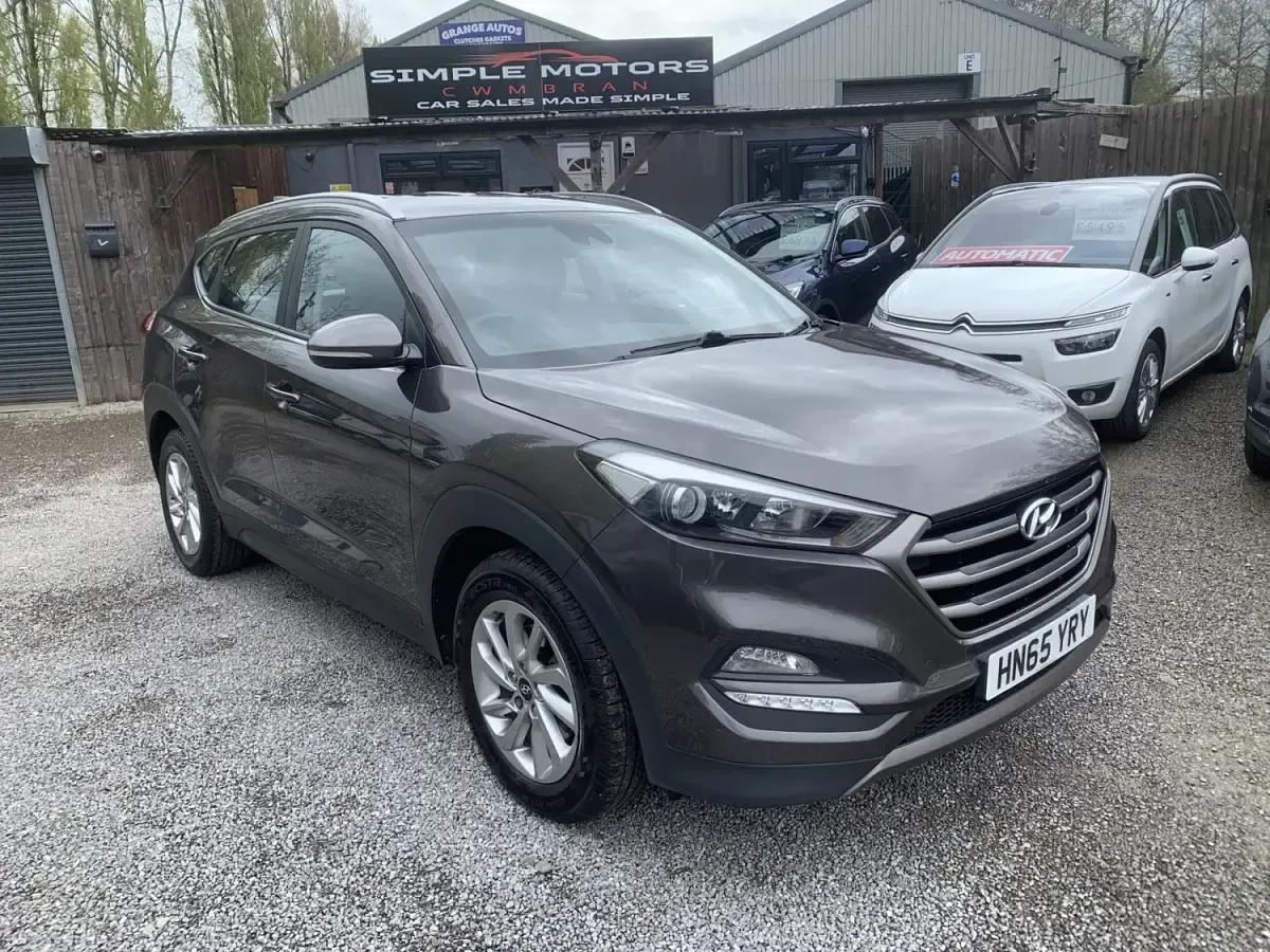 Usado Hyundai Tucson SE 116 HP (85 kW) 2015 Cinzento SUV