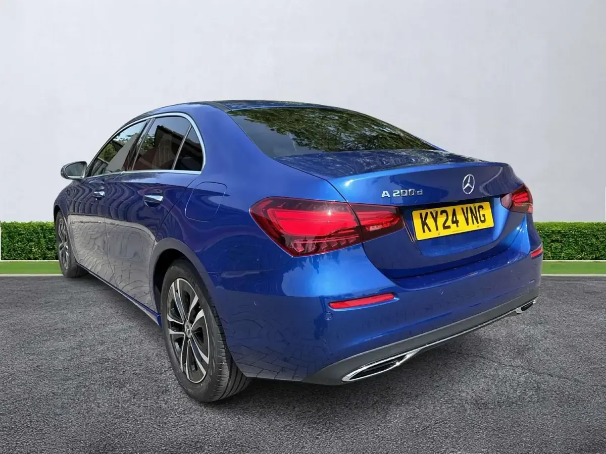 Używany Mercedes A200 Executive 150 KM (110 kW) 2024 Niebieski Sedan/Limuzyna