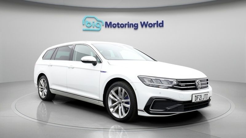 Used 2021 VW Passat GTE | £13,700 (Good price) - Image 1/4