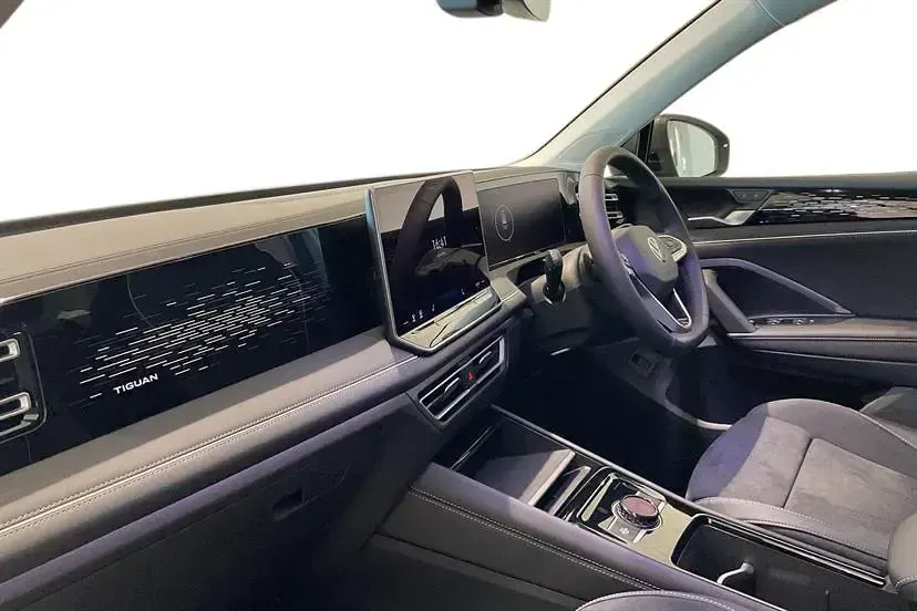 New VW Tiguan Elegance 150 HP (110 kW) 2026 Cipressino green SUV