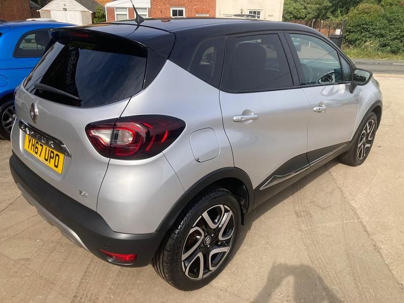 Used Renault Captur Dynamique 90 HP (66 kW) 2017 Silver black SUV