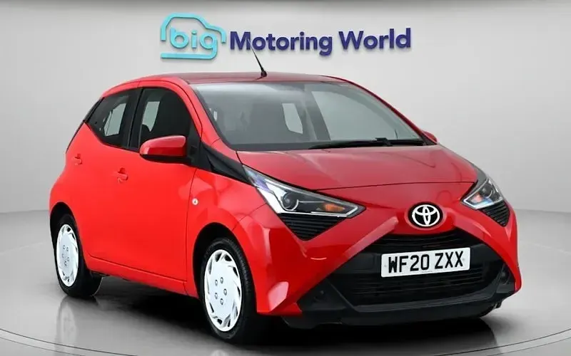 Used Toyota Aygo X-play 72 HP (52 kW) 2020 Hatchback
