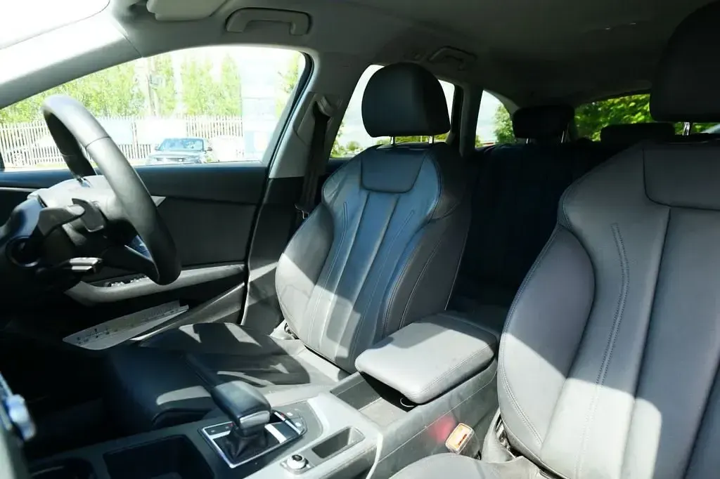 Używany Audi A4 Sport 163 KM (119 kW) 2022 Szary Kombi